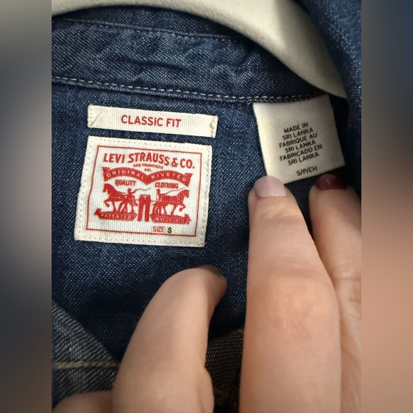 Levi’s Western Embroidered Denim Shirt “million miles away” - Picture 8 of 8